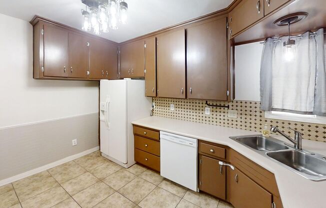 3 beds, 2 baths, $2,500