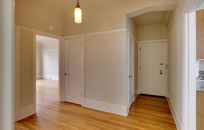 855 Pine Street (1267r)