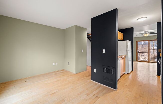 2 BR 2 BA Townhome in North Tabor- 3 Levels!