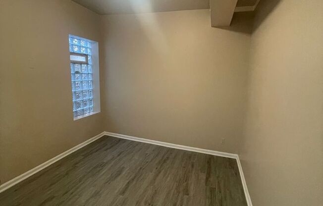 4 beds, 2 baths, $1,850, Unit 5400-2