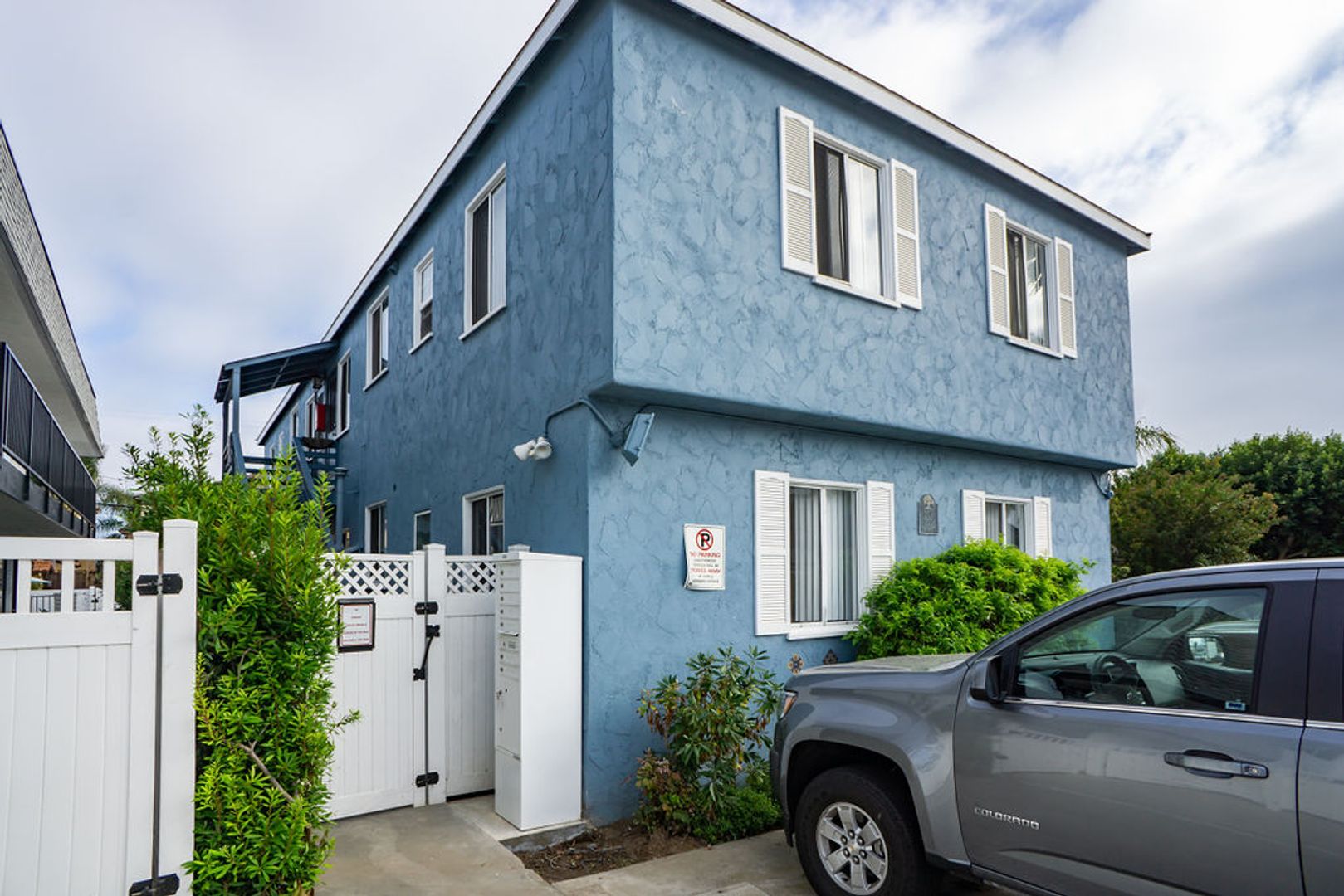 Great two bedroom, one bath beach bungalow just one block to the beach!
