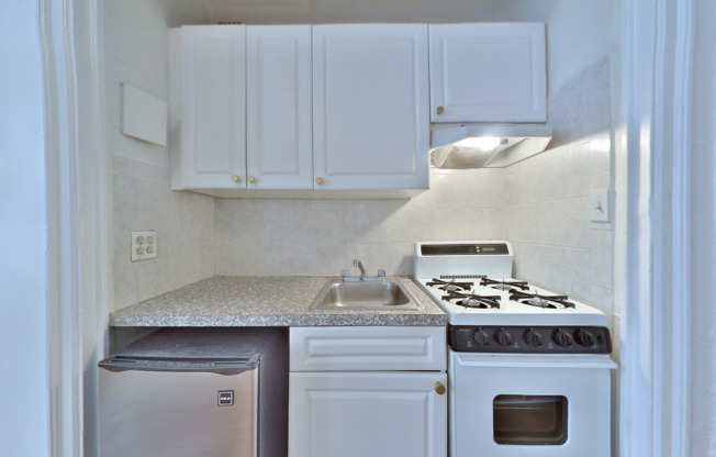 457 West 57 St apt 814