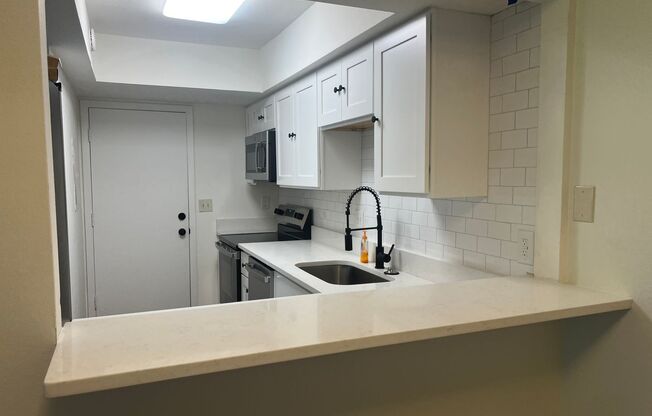 2 beds, 1.5 baths, $1,800, Unit Unit C