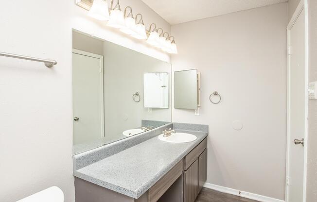 2 beds, 2 baths, 1,044 sqft, $1,600