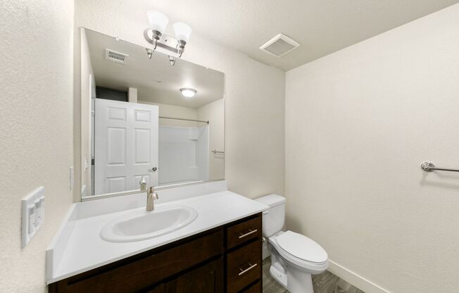 3 beds, 2 baths, 1,330 sqft, $2,805, Unit 1663 - 1106