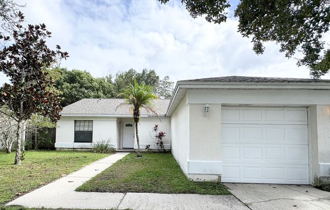 Great 3 BR home ~ Fenced Back Yard ~ A-Rated Oviedo Schools