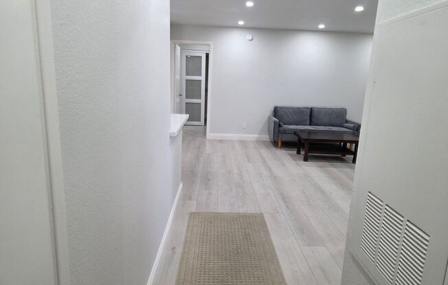 2 beds, 2 baths, $2,100, Unit #1048