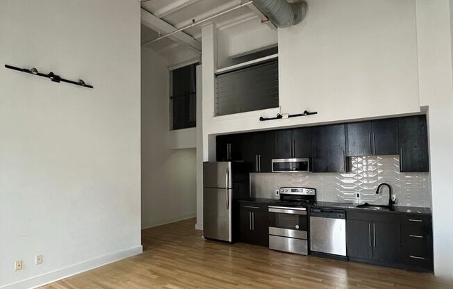 3 beds, 2 baths, 1,600 sqft, $3,100, Unit 513