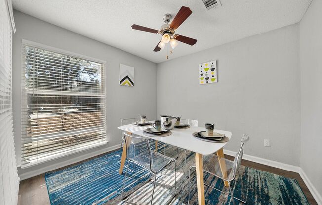 2 beds, 1 bath, 988 sqft, $1,199, Unit 545-201
