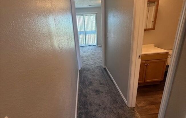 2 beds, 1 bath, 1,105 sqft, $920, Unit 2715-303