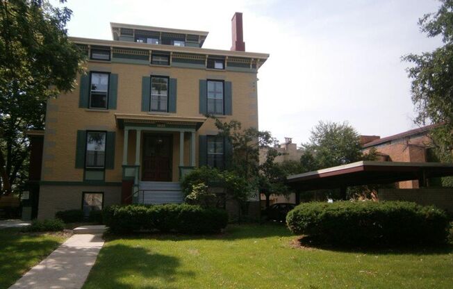 1033 Spaight Street