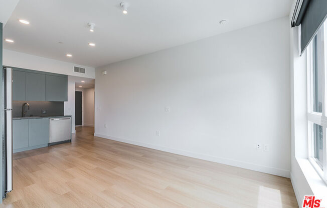 Studio, 1 bath, 569 sqft, $3,395, Unit 718