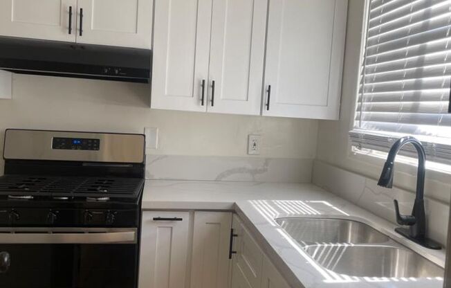 2 beds, 1.5 baths, $2,595, Unit 4320-D