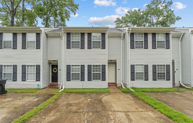 Don't miss the chance to call this Virginia Beach townhouse your home!