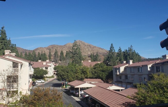 Beautiful 2 Bedroom, 2.5 Bath Townhome in Desirable Shadow Ridge Community!