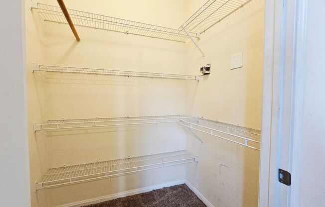 2 beds, 2 baths, $1,450, Unit # 1211