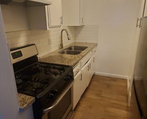 1 bed, 1 bath, $1,975, Unit 09