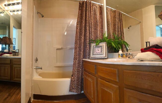 2 beds, 2.5 baths, 1,122 sqft, $935, Unit C01