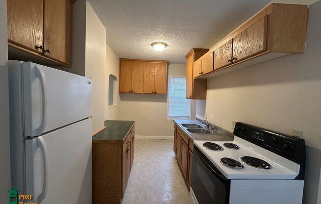 2 beds, 1 bath, 700 sqft, $1,195, Unit 01