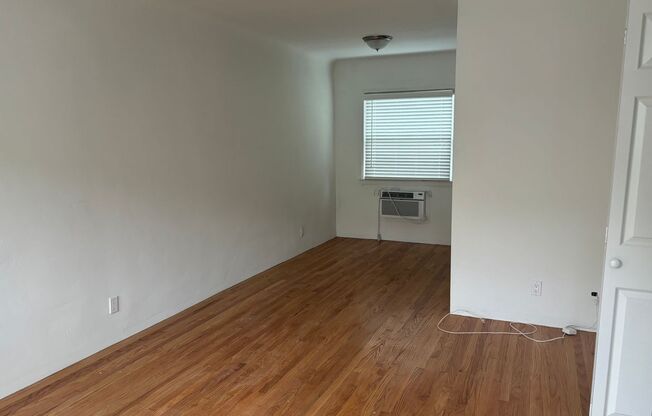 1 bed, 1 bath, 574 sqft, $1,950, Unit 1153 #C