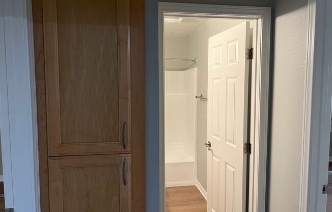 2 beds, 1 bath, 850 sqft, $2,550, Unit D-4