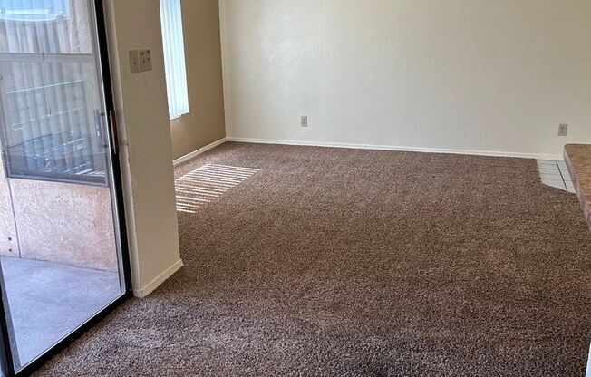 2 beds, 1 bath, 861 sqft, $970, Unit 39