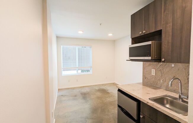 Studio, 1 bath, 186 sqft, $1,195, Unit 218