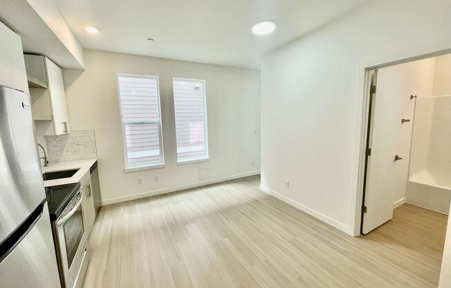 Studio, 1 bath, 326 sqft, $1,175, Unit 8