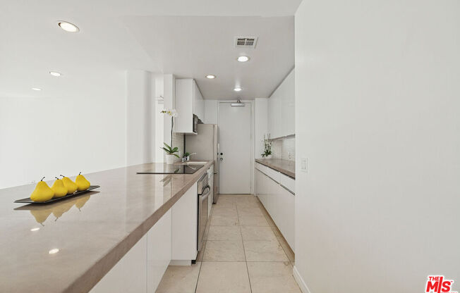 2 beds, 2 baths, 974 sqft, $4,000, Unit 1102