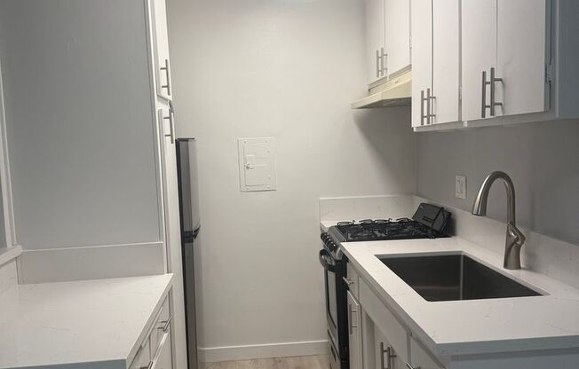 1 bed, 1 bath, $1,950, Unit 216