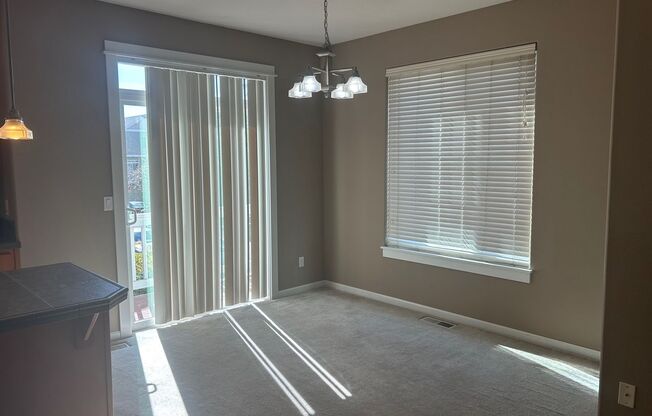 Updated Townhome in Beaverton, Walking Distance to Nike HQ!