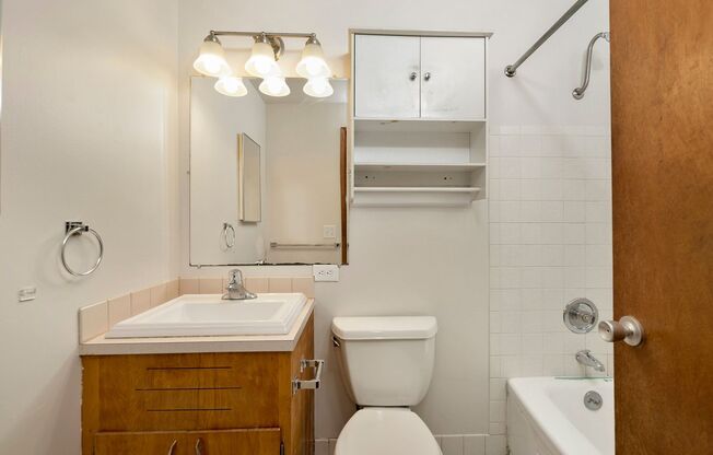 2 beds, 1 bath, 700 sqft, $1,795, Unit 504