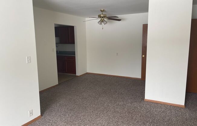 2 beds, 1 bath, $875