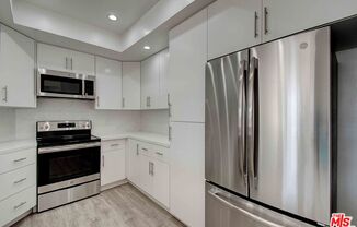 2324 S BEVERLY GLN BLVD