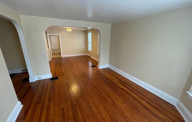 3 beds, 1 bath, 1,152 sqft, $1,350, Unit 1st Floor