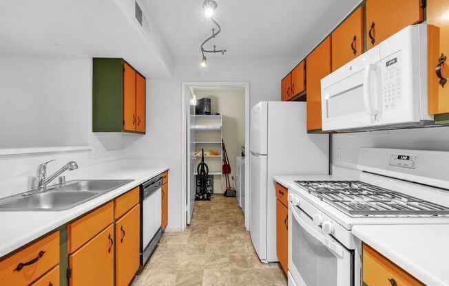 2 beds, 2 baths, $1,275, Unit # 1059