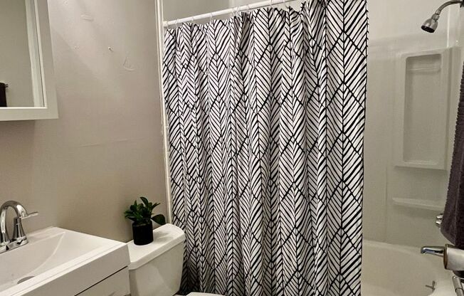 2 beds, 1 bath, 465 sqft, $1,095, Unit 212