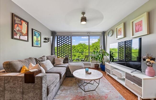 1 bed, 1 bath, $2,100, Unit UNIT #N 604