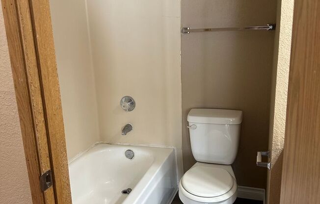 3 beds, 2 baths, 643 sqft, $2,000, Unit A303