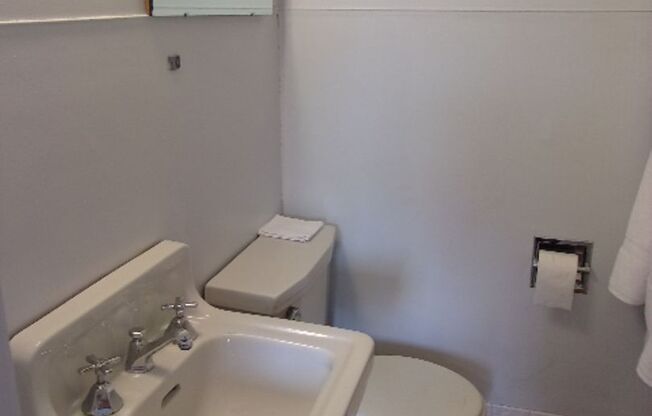 Studio, 1 bath, $500, Unit #16 Mountair Motel