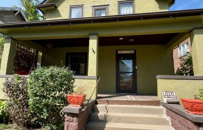 616 S 32nd Ave - Beautiful Home!