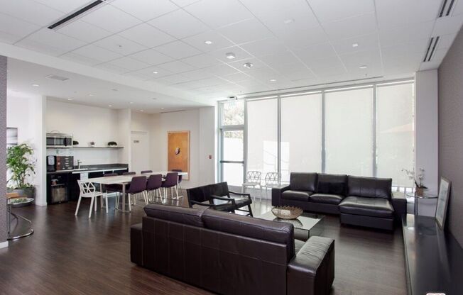 Studio, 1 bath, 518 sqft, $2,293, Unit 1102