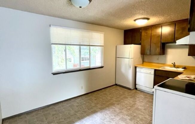 2 beds, 1 bath, 820 sqft, $1,395, Unit 6