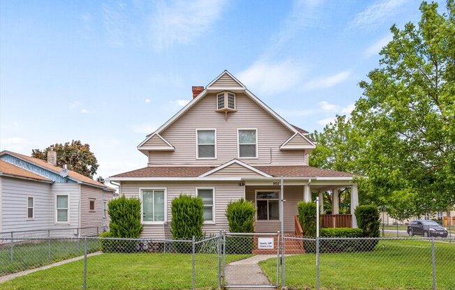 902 W MANSFIELD AVE