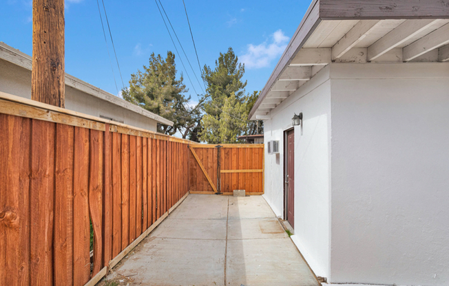 17637 1/2 SULTANA ST