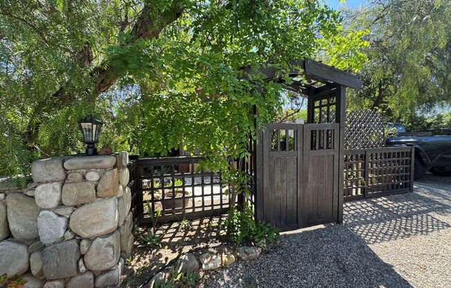 Charming 2 Bedroom Ojai Home with All Utilities Included