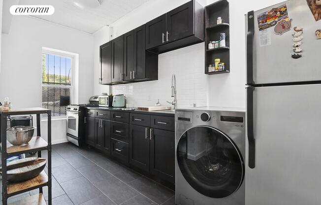 2119 REGENT PL