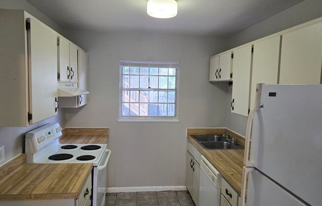 2BR/1.5BA Close to the University of Florida, Shands, and Butler Plaza