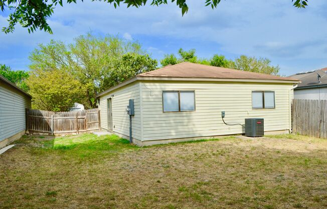 Beautiful 2 bed 2 bath with new flooring and granite countertops through out