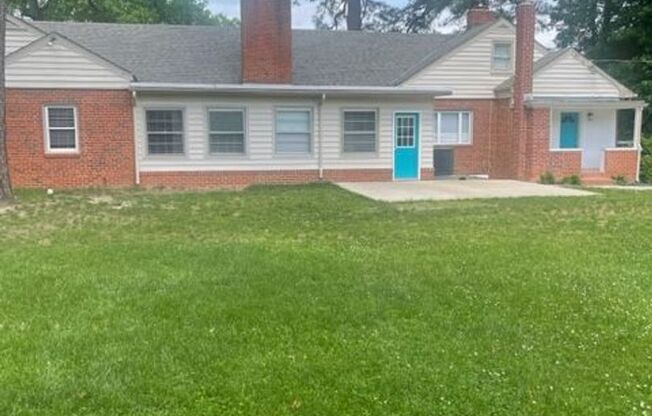 Charming 5 Bedroom Rancher Available Now !